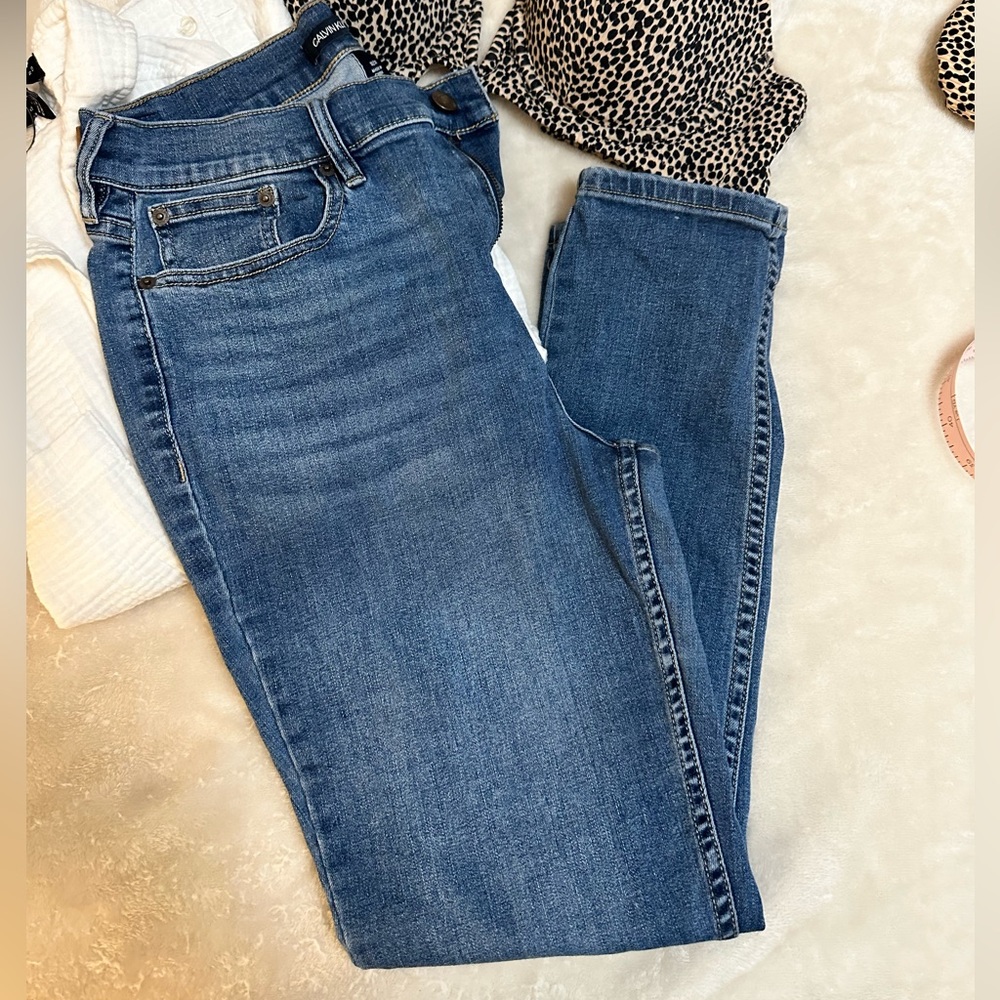 Calvin Klein Women’s 12 jeans in High Rise Skinny
